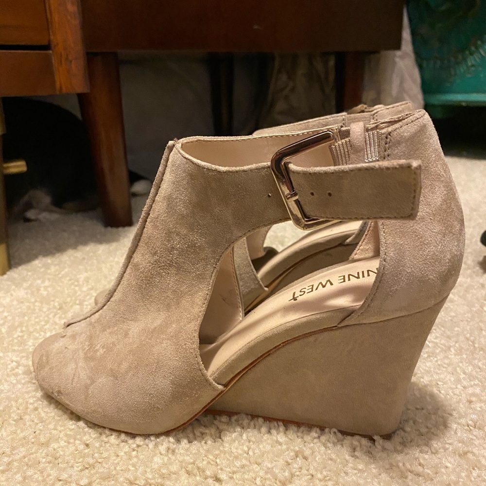 Nude Nine West Wedges